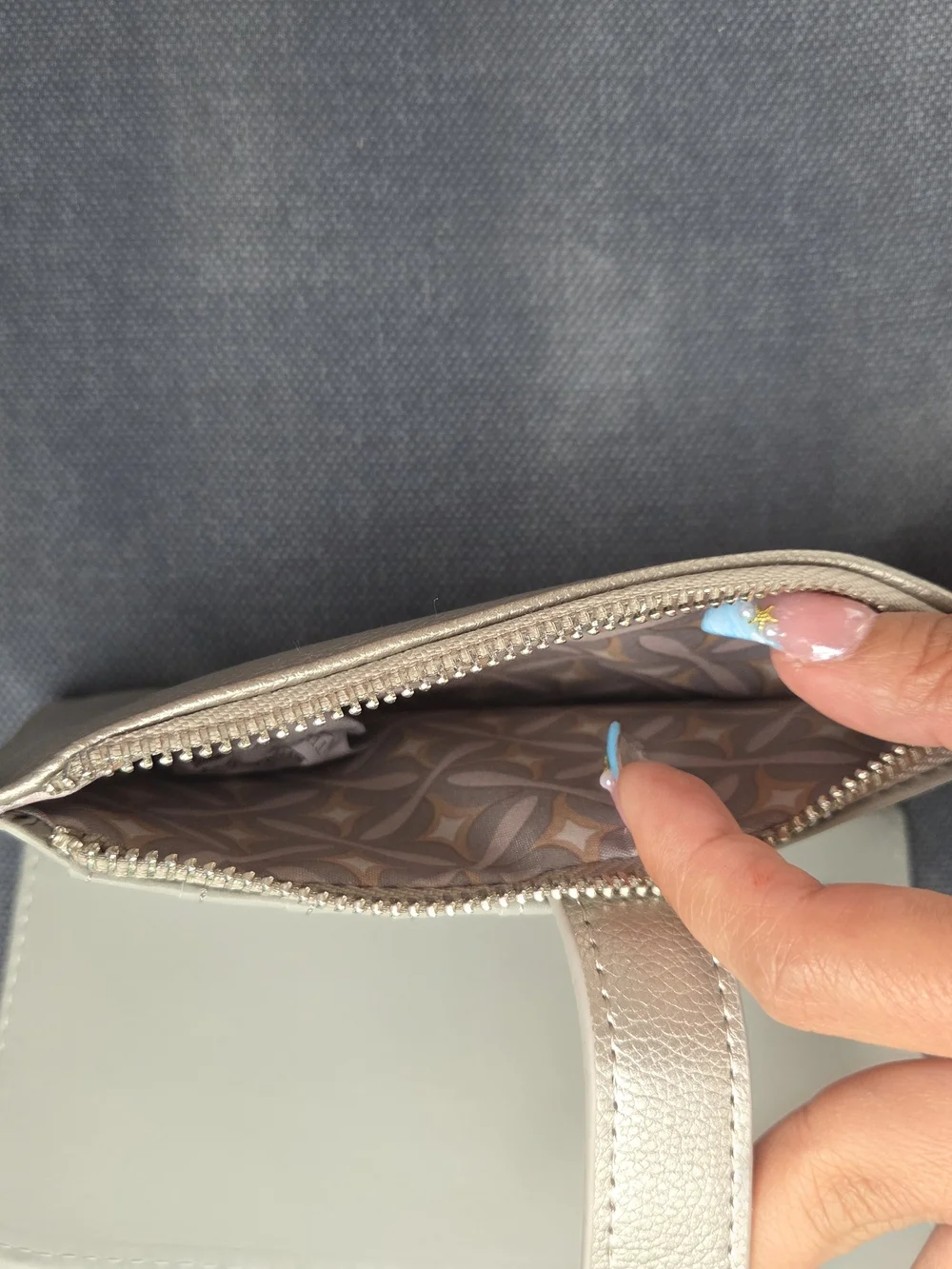 Metallic Silver Pewter Women's 2 in 1 Detatchable Wallet and Card Holder